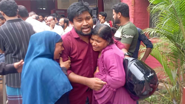 রাউজানে যুবদল কর্মীকে গুলি করে হত্যা স্বজনদের আহাজারি। ছবি : সংগৃহীত